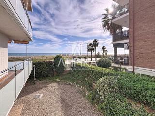 Lloguer Pis a Baixador. Encantador piso con terraza y vistas al mar en el paseo marítimo