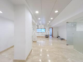 Location Bureau à Sant Gervasi - Galvany. Oficina en alquiler de 130m en planta baja en vía augusta