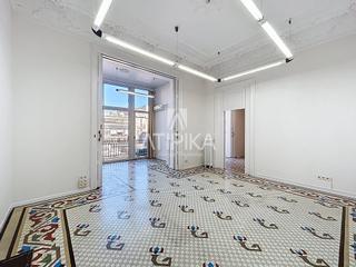 Location Bureau à Dreta de l´Eixample. Luminosa oficina en alquiler en passeig de gràcia