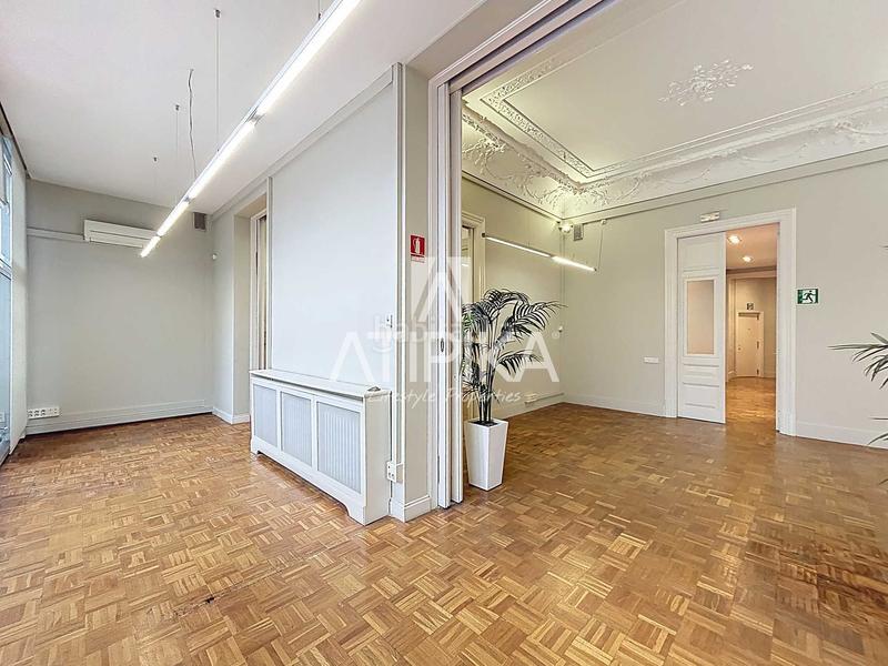 Foto eef5f5f4-1fe8-4427-ab0e-e973669b8cfe. Location bureau avec chauffage dans Dreta de l´Eixample Barcelona