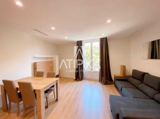 Rent Flat in Gòtic. Excelente piso de 2 habitaciones y 2 baños en las ramblas en alq