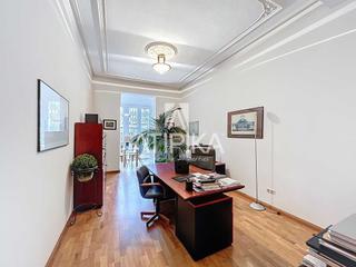 Lloguer Oficina a L´Antiga Esquerra de l´Eixample. Oficina de 144 m2 con amplia terraza en la calle balmes