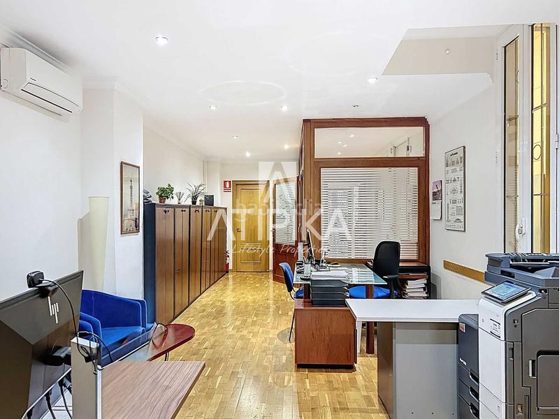 Foto 71992fbf-1f61-4615-a8f2-8a7ec88004f1. Lloguer oficina a L´Antiga Esquerra de l´Eixample Barcelona