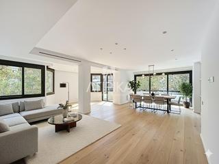 Appartement à Tres Torres. Exclusivo piso con terraza en venta en les tres torres