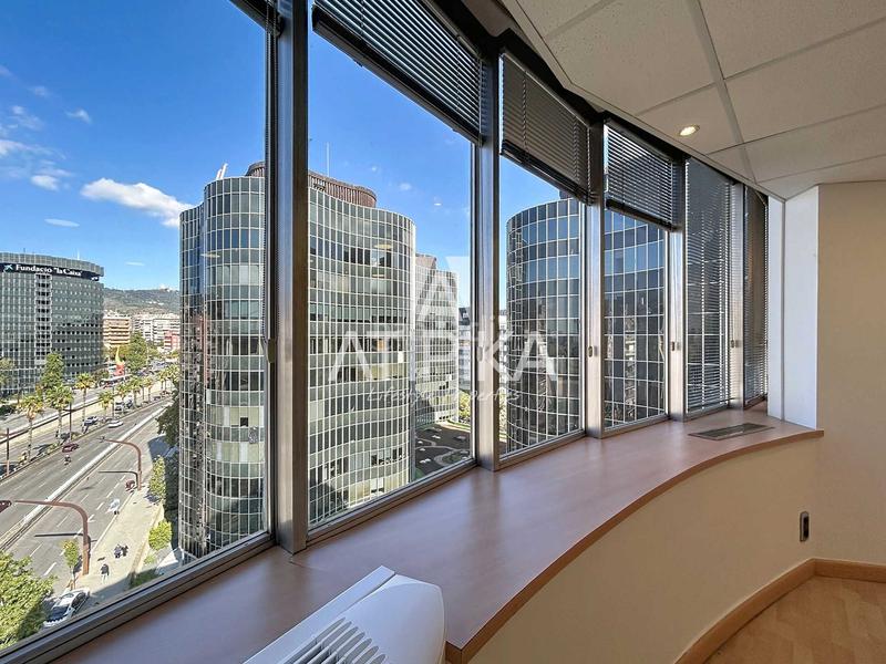 Foto ec35b661-bd4f-4cc0-bb00-48f570330a51. Alquiler oficina  en alquiler de 90m en el edificio trade en Barcelona