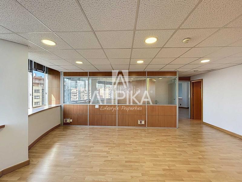 Foto fb77da9f-0bfe-497b-b464-a10d12e15580. Alquiler oficina  en alquiler de 90m en el edificio trade en Barcelona