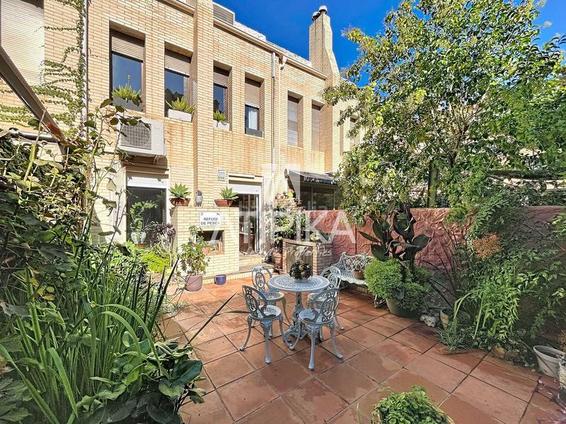 Foto 0b0c7ea4-a7b7-468a-9b20-5759c033a3ec. Casa amb calefacció aparcament a Sarrià Barcelona