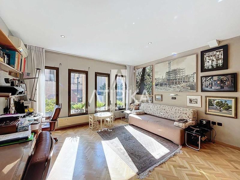 Foto 29e54a2c-4e96-4bc7-a1eb-3e45d20e2959. Casa amb calefacció aparcament a Sarrià Barcelona