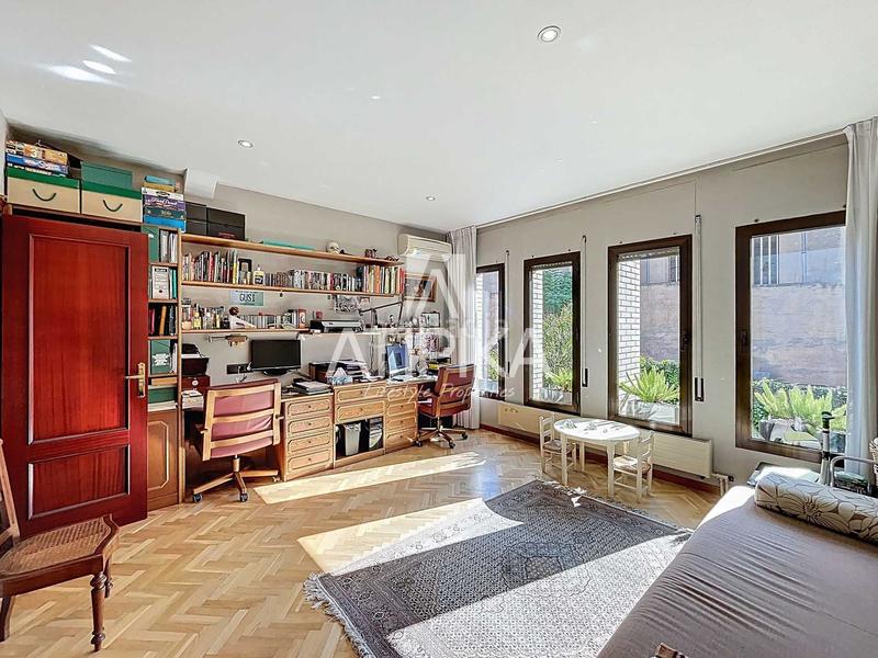 Foto 2e98bd30-05b3-41a3-a7f3-d4785f50c96d. Casa amb calefacció aparcament a Sarrià Barcelona