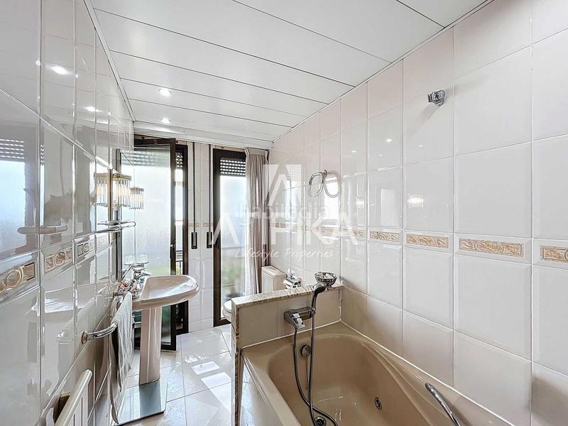 Foto ac02becf-5490-4b39-9ee4-bdcf085189f6. Casa amb calefacció aparcament a Sarrià Barcelona