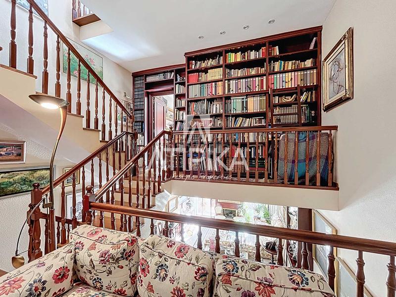 Foto ce488baf-963f-4225-93d7-9f0fb9ada018. Casa amb calefacció aparcament a Sarrià Barcelona