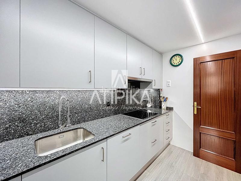 Foto e5580676-dc88-4a49-9cbc-9f6f23dc8fa9. Casa amb calefacció aparcament a Sarrià Barcelona