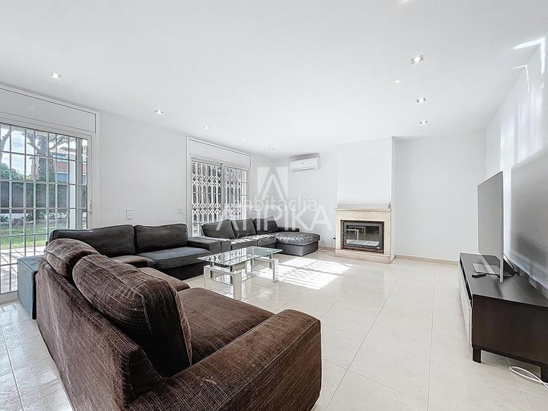 Foto 14ee8e2d-a64e-4875-a58c-1542e63a1ff2. Rent house with parking in Gava Mar Gavà