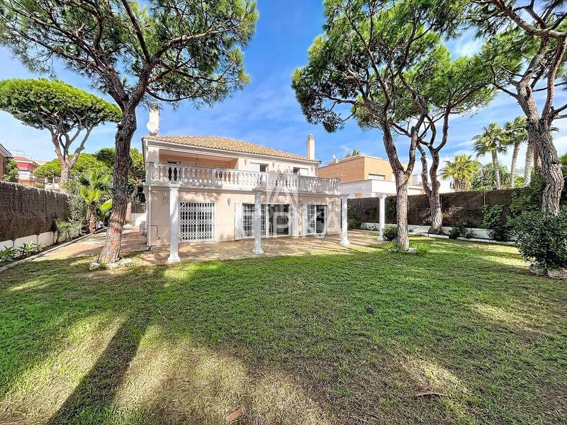 Foto 22b14da9-c105-43d3-b6bb-0fe907ad5d52. Rent house with parking in Gava Mar Gavà