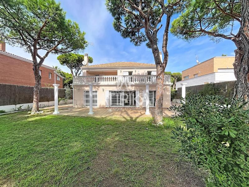 Foto 255f9ccc-2e87-4415-8def-259ea2a163a0. Rent house with parking in Gava Mar Gavà