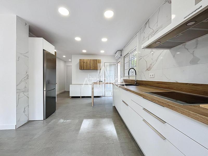 Foto 40daa66c-272f-4254-bbbd-4e1c02520beb. Rent house with parking in Gava Mar Gavà