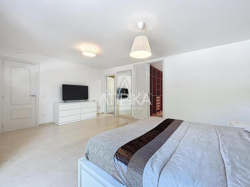 Foto c41f0ed1-1e59-4c94-b70a-1a46c20ecec0. Rent house with parking in Gava Mar Gavà