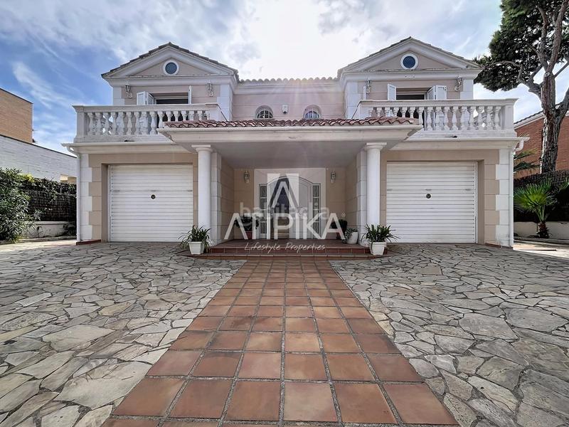 Foto e9d6ccce-a98f-4a6c-b37c-a3bc99cea406. Rent house with parking in Gava Mar Gavà