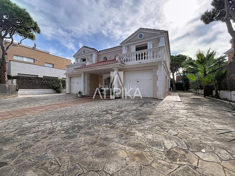 Foto f337fd51-f9e3-4c09-a0c3-570c409fe292. Rent house with parking in Gava Mar Gavà