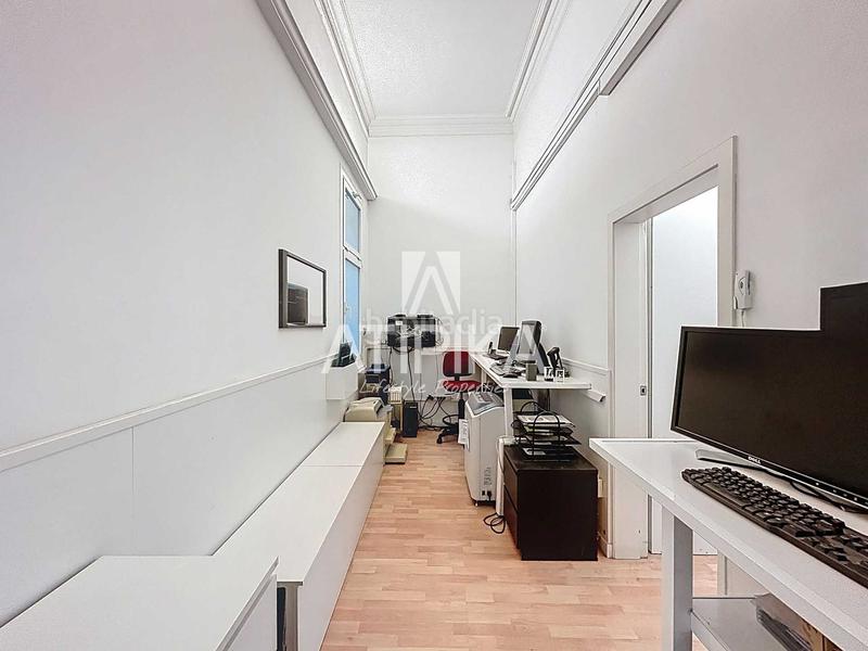 Foto 4a95b867-a30b-4190-ba0c-77d800981dd5. Alquiler local comercial oficinadespacho en alquiler de 125m en la dreta de leixample en Barcelona