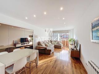 Pis a Sant Andreu de Palomar. Ático en venta de 3 habitaciones, terraza y plaza de parking en