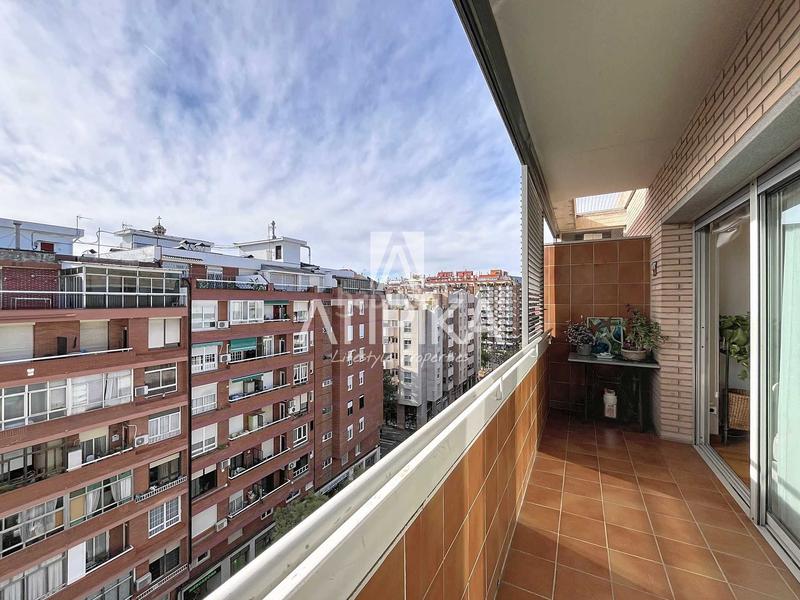 Foto 7025e187-48a0-43e4-b0d2-924cf8d9f7f8. Flat with heating parking in Sant Andreu de Palomar Barcelona