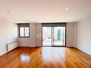 Rent Flat in Dreta de l´Eixample. Piso en alquiler de 92 m con terraza y parking en el mismo edifi