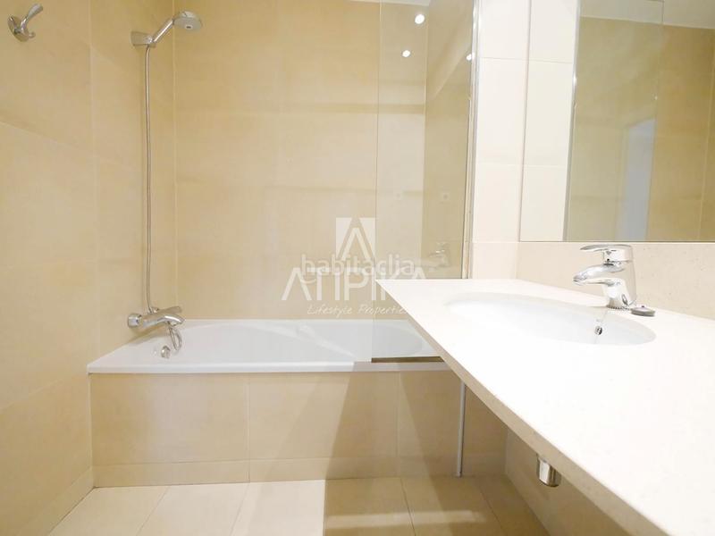 Foto 93b43eac-bcde-4142-a9e1-21d952d81df2. Affitto appartamento con parcheggio in Dreta de l´Eixample Barcelona