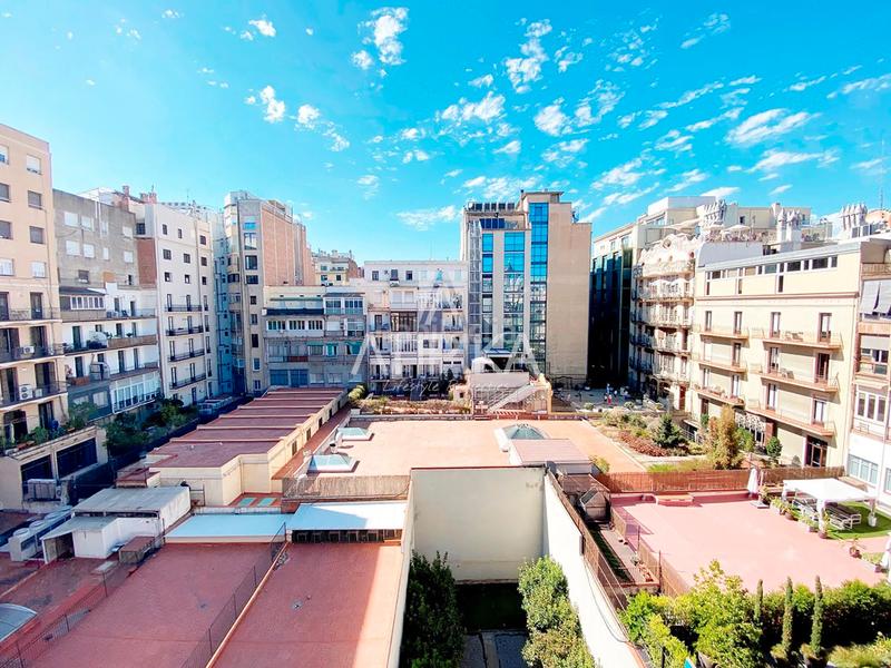 Foto 94799dda-1a9b-4bcd-a6f5-a957c05f5f69. Location appartement avec parking dans Dreta de l´Eixample Barcelona