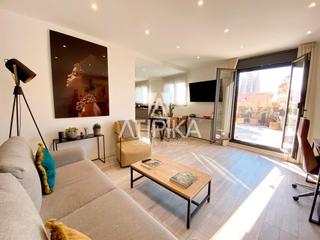 Rent Penthouse  Castillejos. Luminoso ático con terraza junto a la sagrada familia