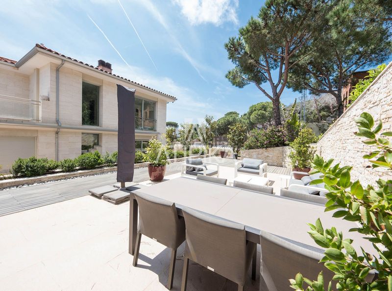 Foto 8d3e2ea7-c772-40ce-a8a6-458b2bab1b20. Location maison avec chauffage parking piscine dans Cabrils