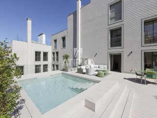 Àtic a Vila de Gràcia. Exclusivo ático de obra nueva en venta con dos habitaciones, ter