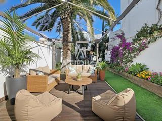 Casa a Vallpineda - Rocamar. Vivienda adosada en venta totalmente reformado en rocamar  sitge