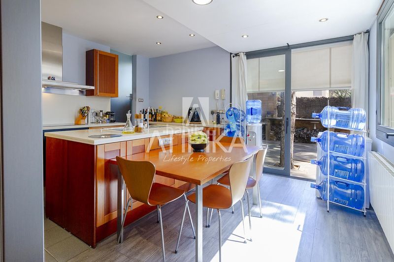 Foto 3c80c290-7f45-4186-8a37-e3362ce8eaa9. Casa amb aparcament piscina a Gava Mar Gavà