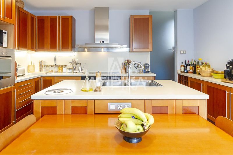 Foto b801623a-51ef-4989-b471-a731f3733e80. Casa amb aparcament piscina a Gava Mar Gavà