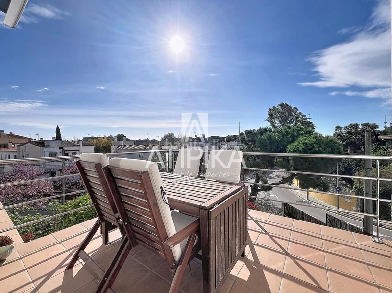 Foto 03738c49-f99f-4e78-b482-61b199ca9df5. Casa amb calefacció aparcament a Montmar Castelldefels