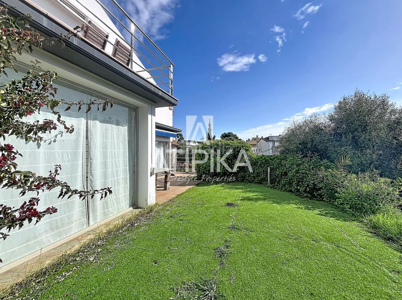 Foto 1edce636-66b9-472d-aff3-b1e3fc1b04b0. Casa amb calefacció aparcament a Montmar Castelldefels