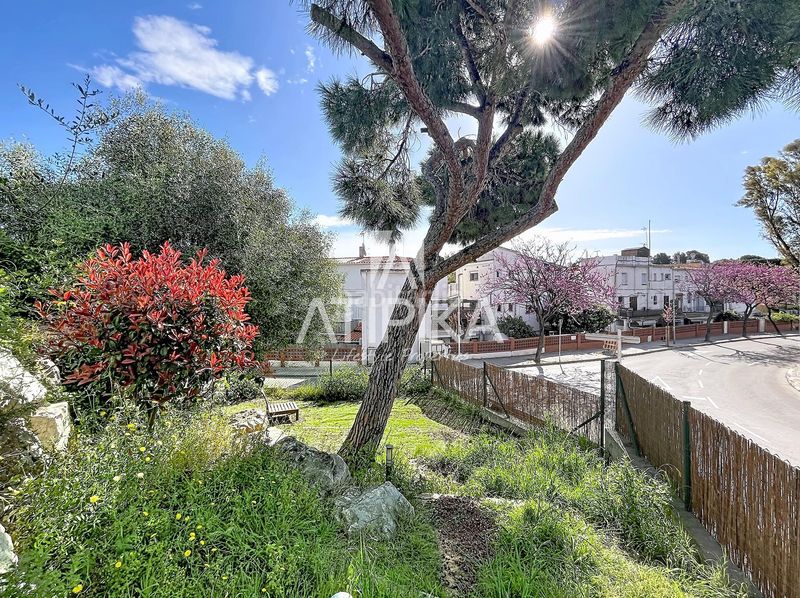 Foto 3d279028-e971-4453-8741-f19228d3ce5c. Casa amb calefacció aparcament a Montmar Castelldefels