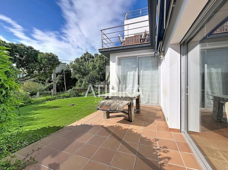 Foto 54df504f-f7c0-42f9-971e-a1a9622f8571. Casa amb calefacció aparcament a Montmar Castelldefels