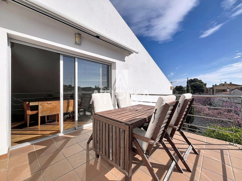 Foto 6e82ad88-55c6-4977-8694-8583f35b7725. Casa amb calefacció aparcament a Montmar Castelldefels