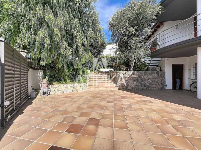 Foto 96134cbc-4ad9-4881-a6ef-e2c81013ca4c. Casa amb calefacció aparcament a Montmar Castelldefels