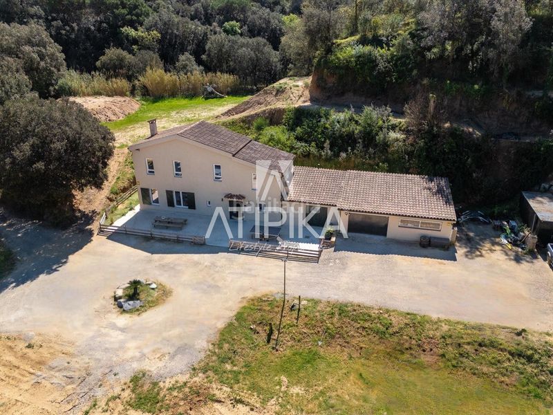 Foto 2491f30c-2246-451d-a7c1-3db03e92d71f. Masia amb calefacció aparcament piscina a Nucli Urbà Argentona