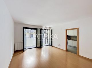 Piso  Casanova. Luminoso piso en venta todo exterior de 2 habitaciones y 76 m en