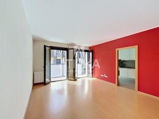 Pis  Casanova. Luminoso piso en venta todo exterior de 2 habitaciones y 76 m en