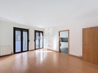 Pis  Casanova. Luminoso piso en venta todo exterior de 2 habitaciones y 76 m en