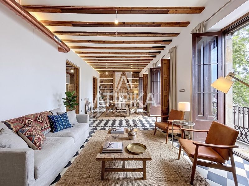 Foto 4f01aba4-d8f2-4e24-acdc-bb05c89326ff. Pis a Gòtic Barcelona