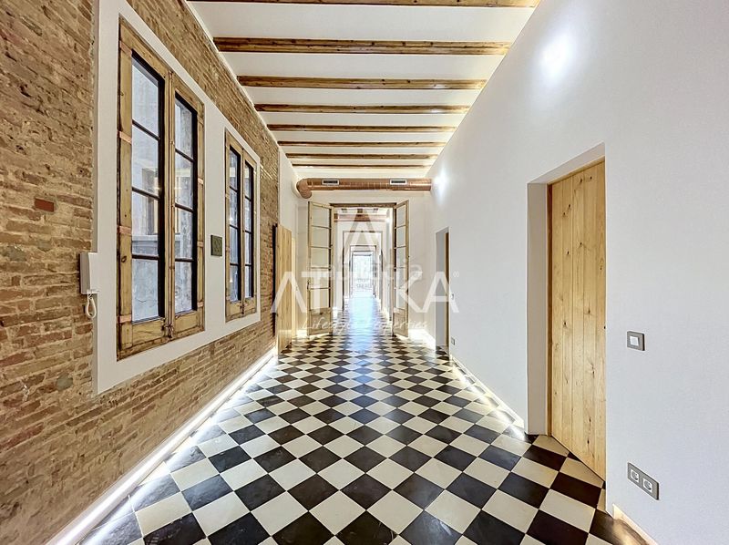 Foto 97b9cdc6-a631-4e64-b2b4-acc084873338. Pis a Gòtic Barcelona
