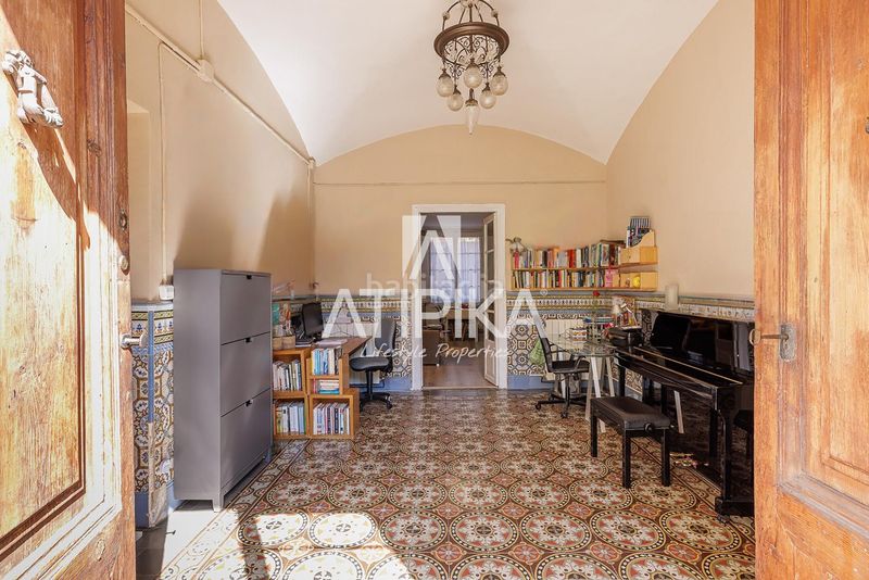 Foto 29f15bc8-a2f8-47bb-8f36-ea5e24937c18. Casa amb calefacció aparcament a Putget - Farró Barcelona