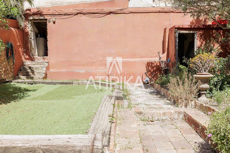 Foto a793788c-b8dd-4997-8a77-a140fb9c3c69. Casa amb calefacció aparcament a Putget - Farró Barcelona