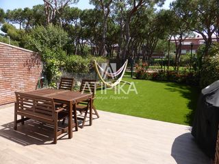 Location Maison à Gava Mar. Casa adosada de diseño en alquiler en gavà mar